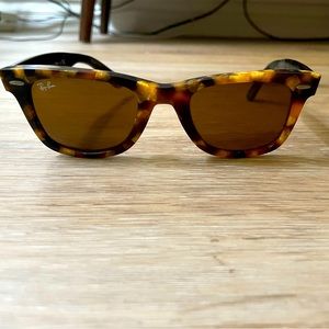 Ray ban wayfarer tortoise shell